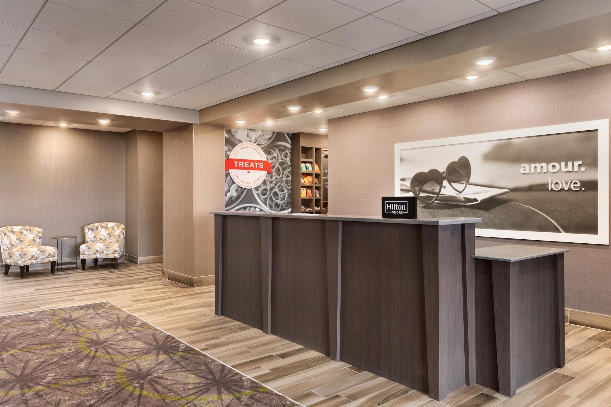 The Landing Hotel & Conference Centre St. Paul Εξωτερικό φωτογραφία