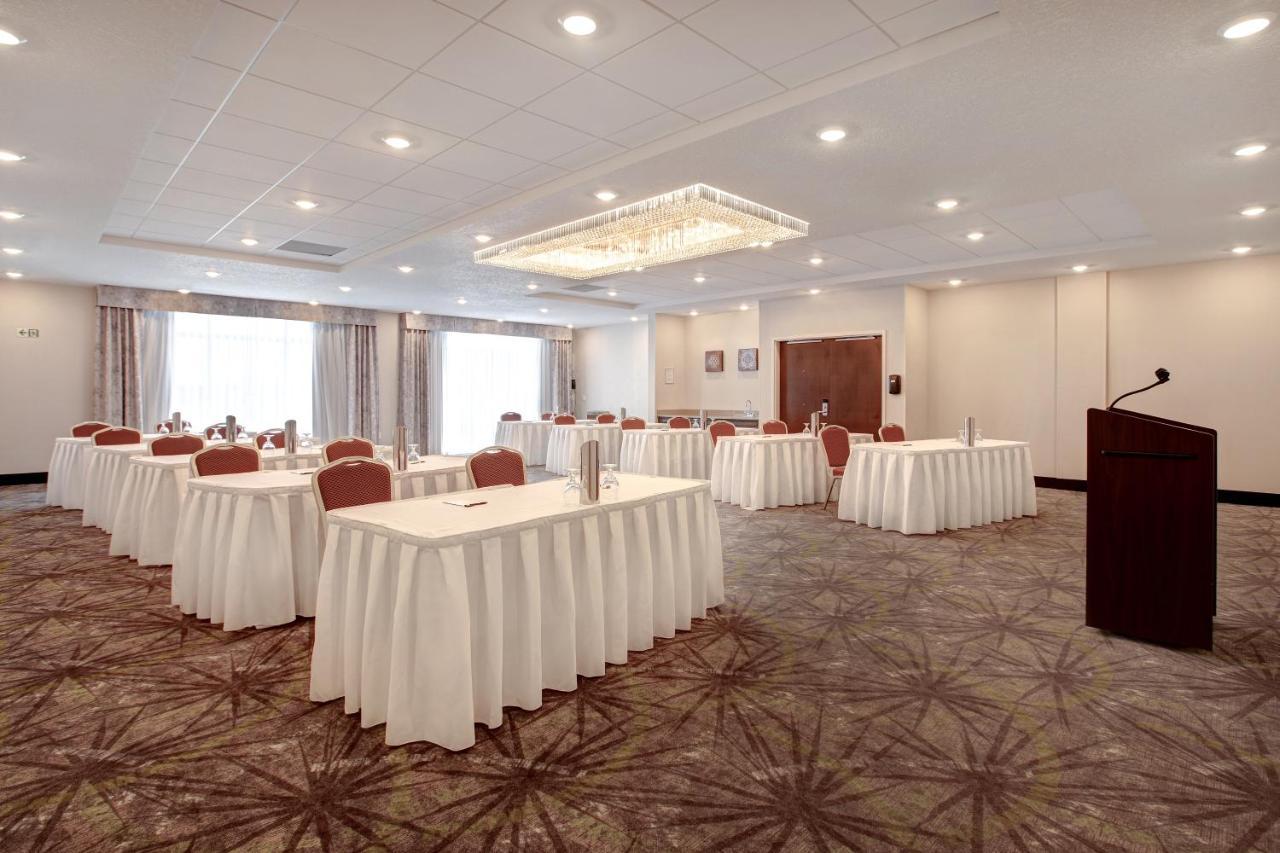 The Landing Hotel & Conference Centre St. Paul Εξωτερικό φωτογραφία