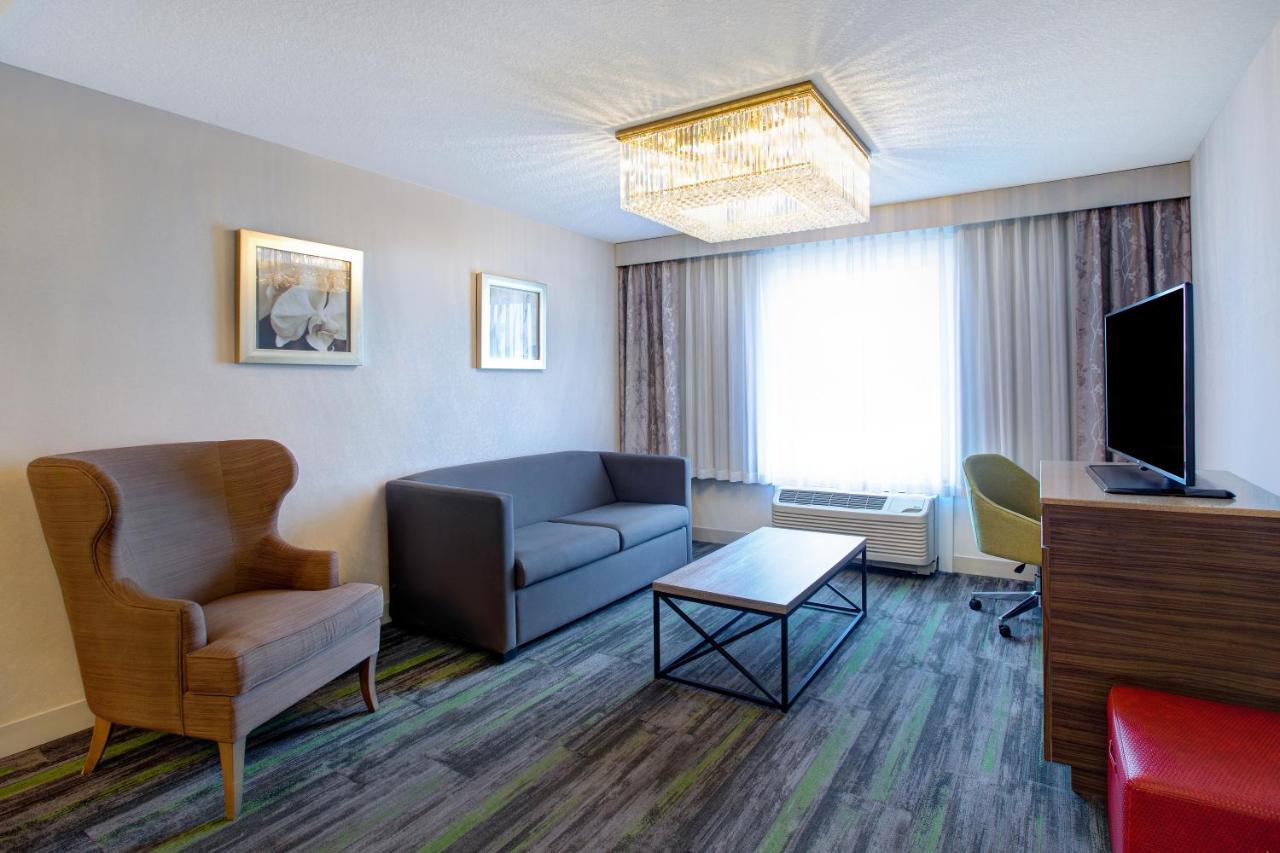 The Landing Hotel & Conference Centre St. Paul Εξωτερικό φωτογραφία