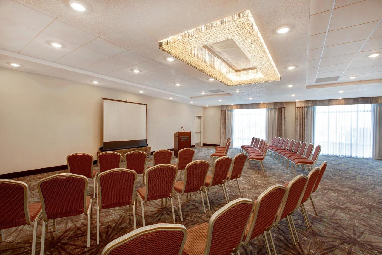 The Landing Hotel & Conference Centre St. Paul Εξωτερικό φωτογραφία