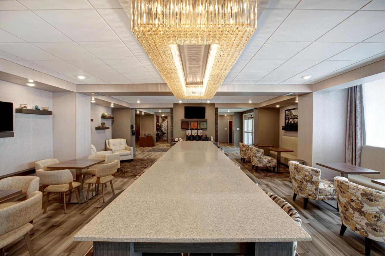 The Landing Hotel & Conference Centre St. Paul Εξωτερικό φωτογραφία