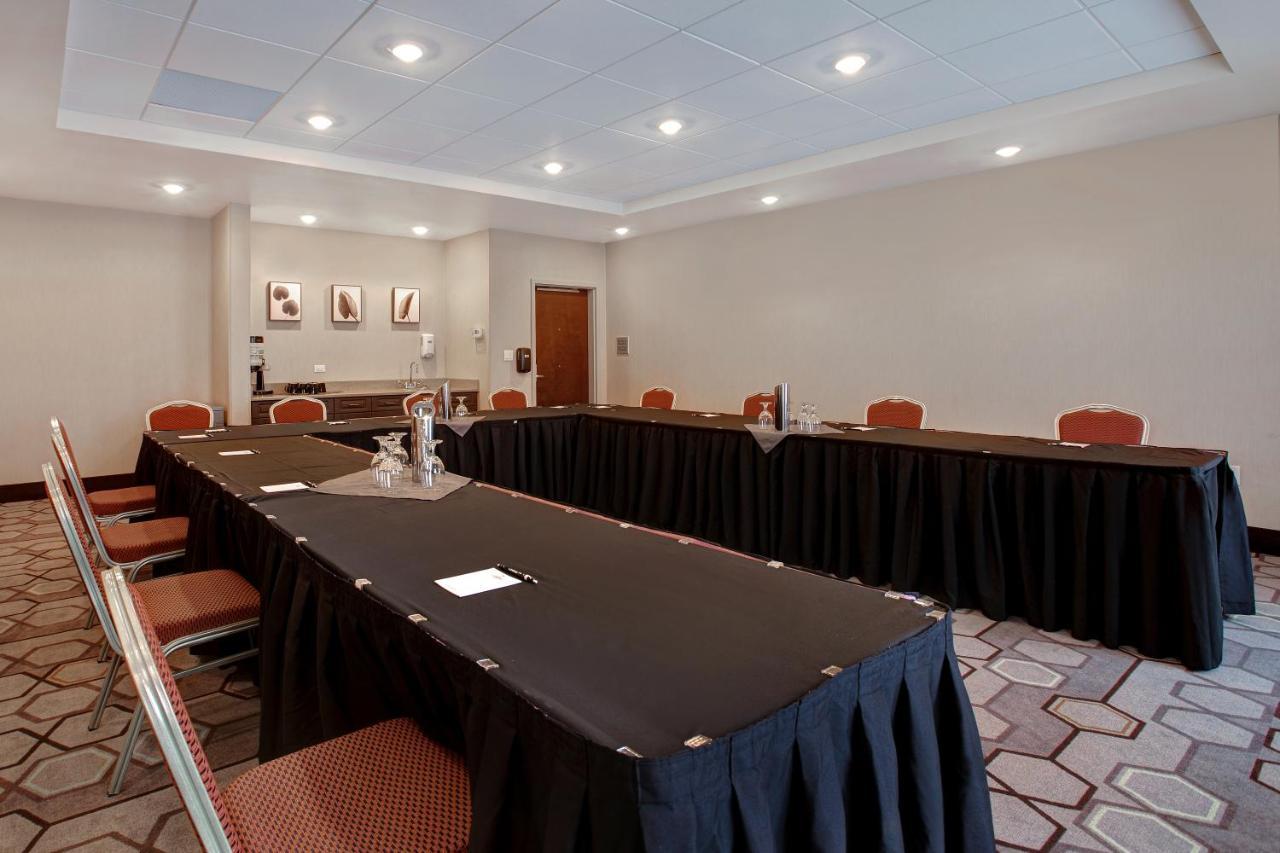 The Landing Hotel & Conference Centre St. Paul Εξωτερικό φωτογραφία