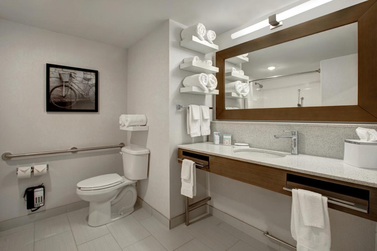 The Landing Hotel & Conference Centre St. Paul Εξωτερικό φωτογραφία