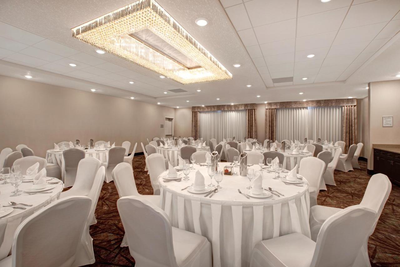 The Landing Hotel & Conference Centre St. Paul Εξωτερικό φωτογραφία