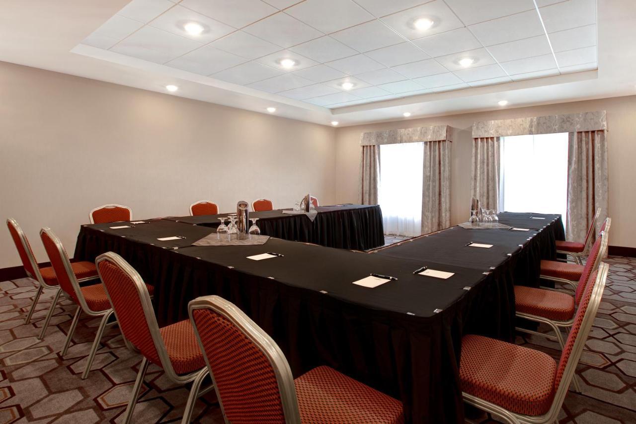 The Landing Hotel & Conference Centre St. Paul Εξωτερικό φωτογραφία