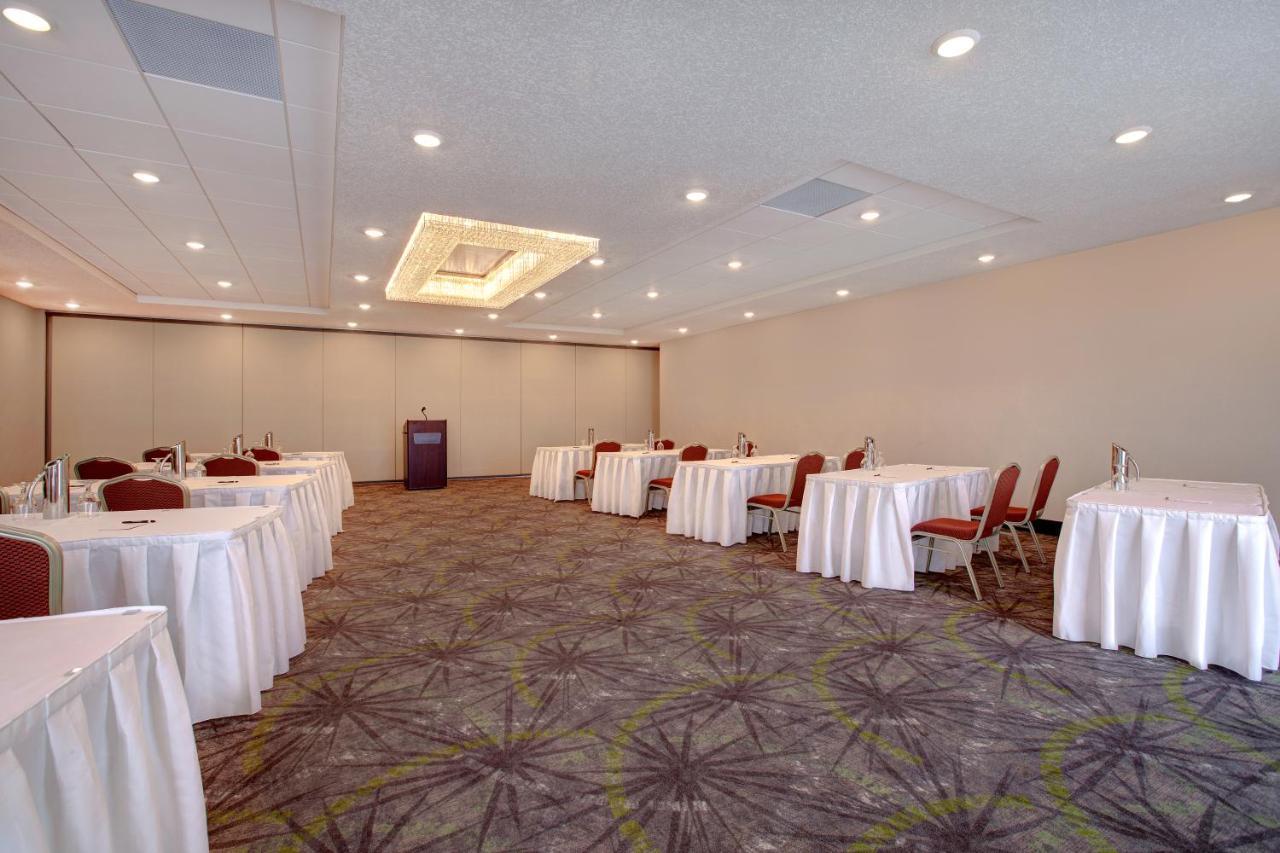 The Landing Hotel & Conference Centre St. Paul Εξωτερικό φωτογραφία
