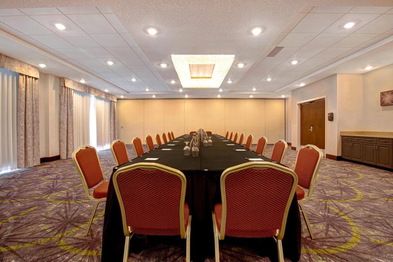 The Landing Hotel & Conference Centre St. Paul Εξωτερικό φωτογραφία