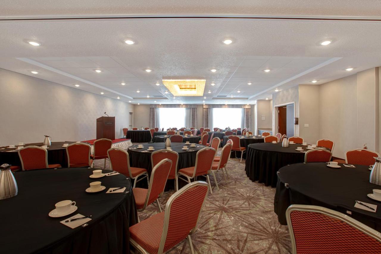 The Landing Hotel & Conference Centre St. Paul Εξωτερικό φωτογραφία