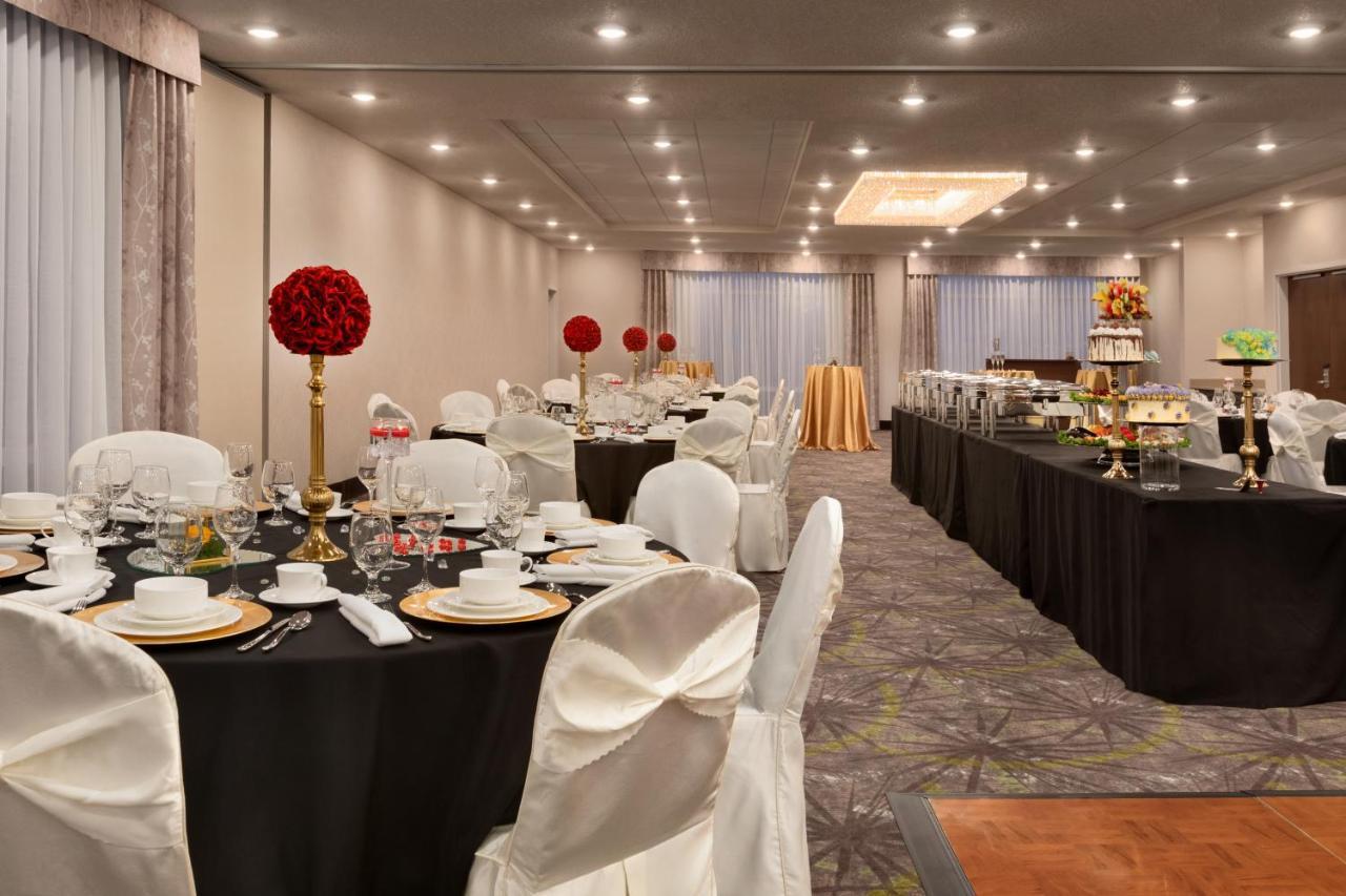 The Landing Hotel & Conference Centre St. Paul Εξωτερικό φωτογραφία